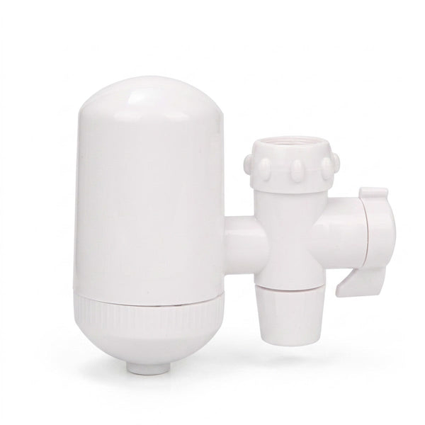 Purificador de água para torneira com pré-filtro para a pia da cozinha, vista frontal em fundo branco