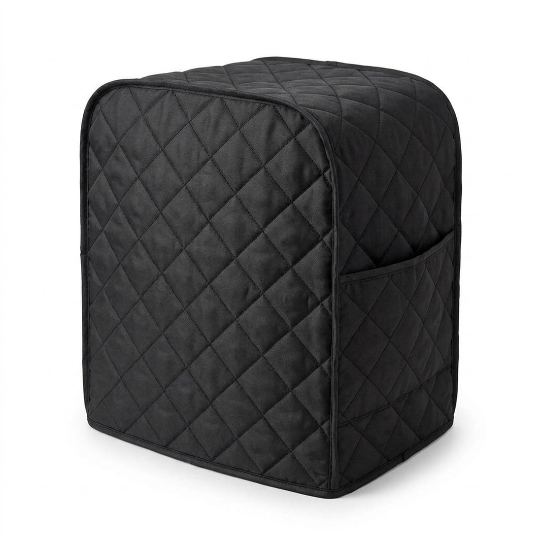 Capa para liquidificador matelassê com bolso lateral contra poeira, vista em ângulo 3/4 em fundo branco