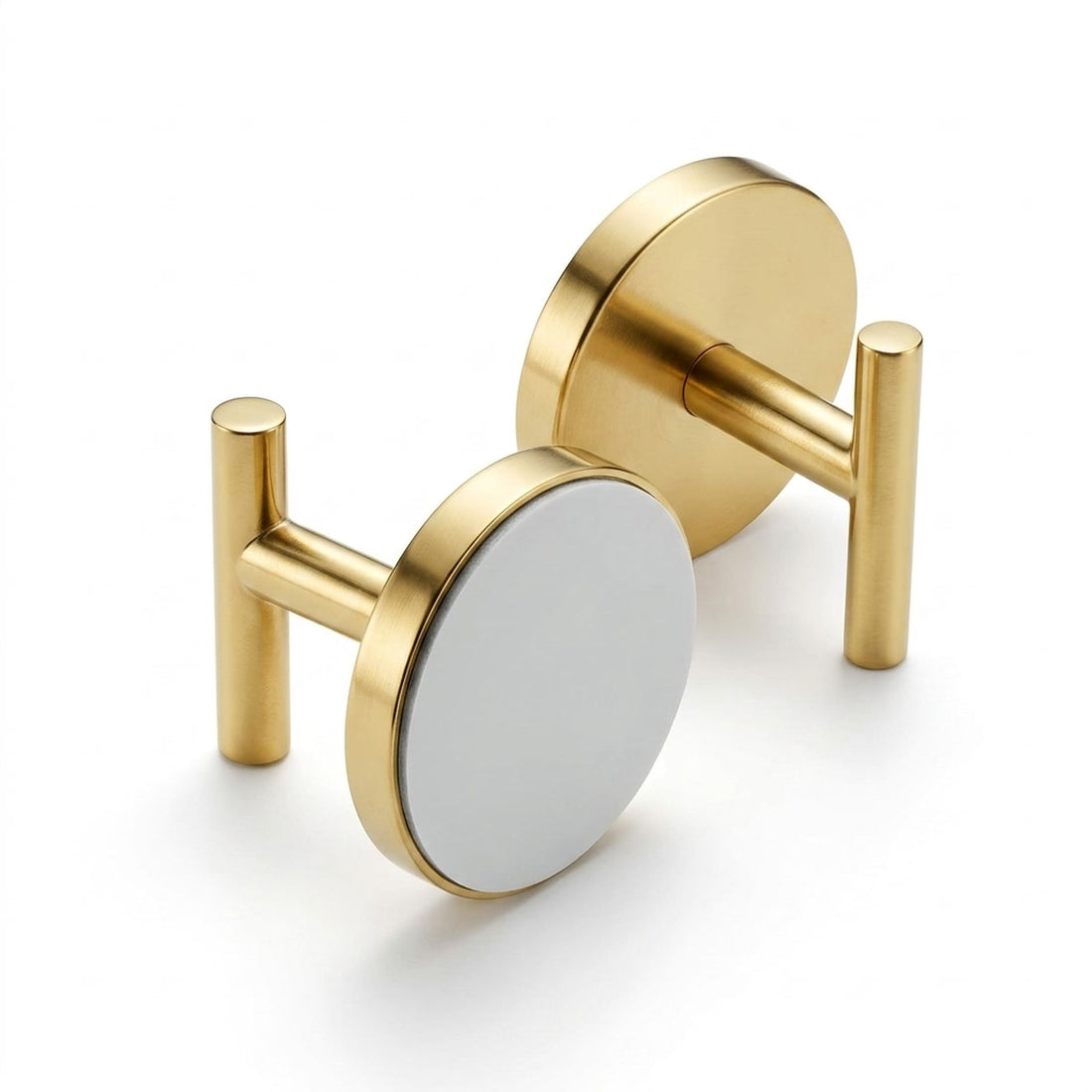 Gancho adesivo dourado em aço inox, par para banheiro e cozinha, vista em ângulo 3/4 em fundo branco