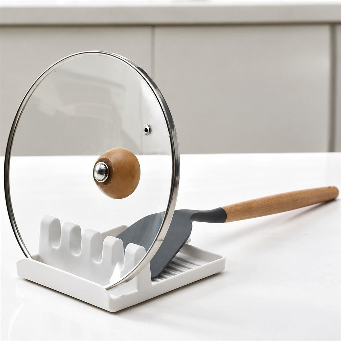 Descanso de colher e utensílios de cozinha com base antiderrapante, vista em ângulo 3/4