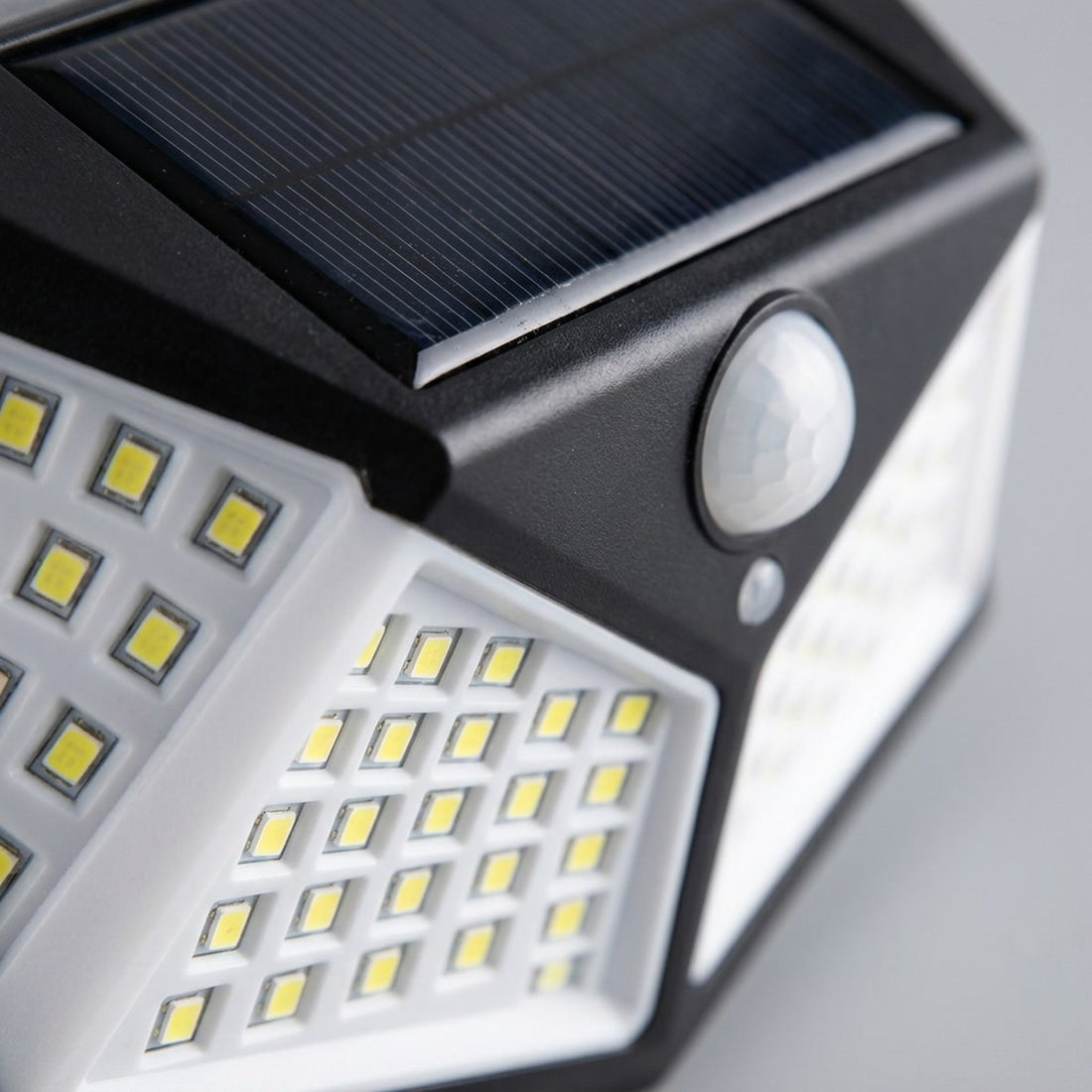 Luminária solar de parede com 100 LEDs para muro, quintal e garagem, detalhe do acabamento