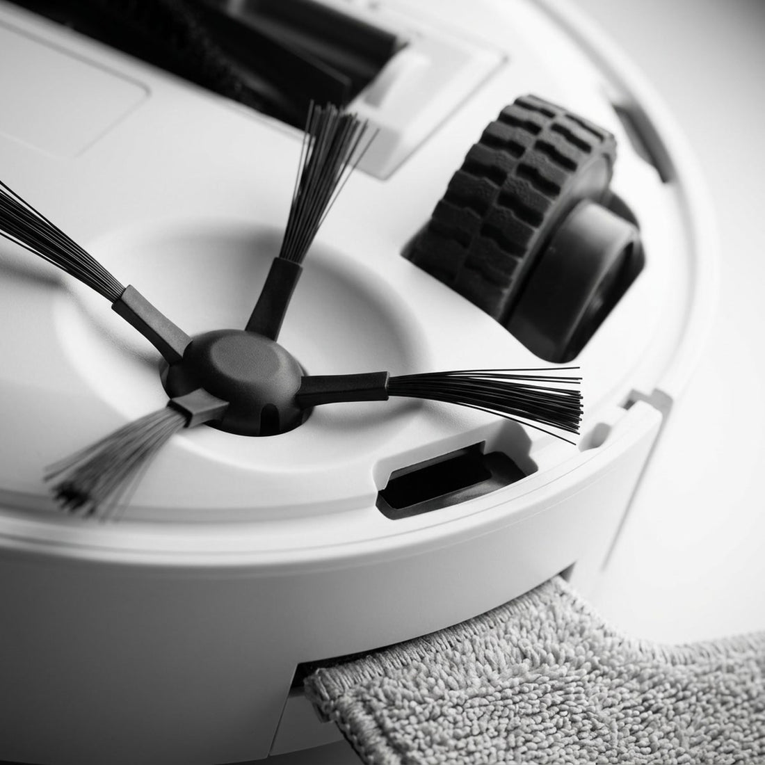 Robô aspirador 3 em 1 recarregável por USB para piso e bancada, detalhe do acabamento