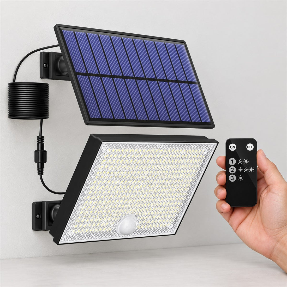 Refletor Solar LED com Sensor de Presença e Controle Remoto para Muro e Quintal em uso, mostrando o tamanho real