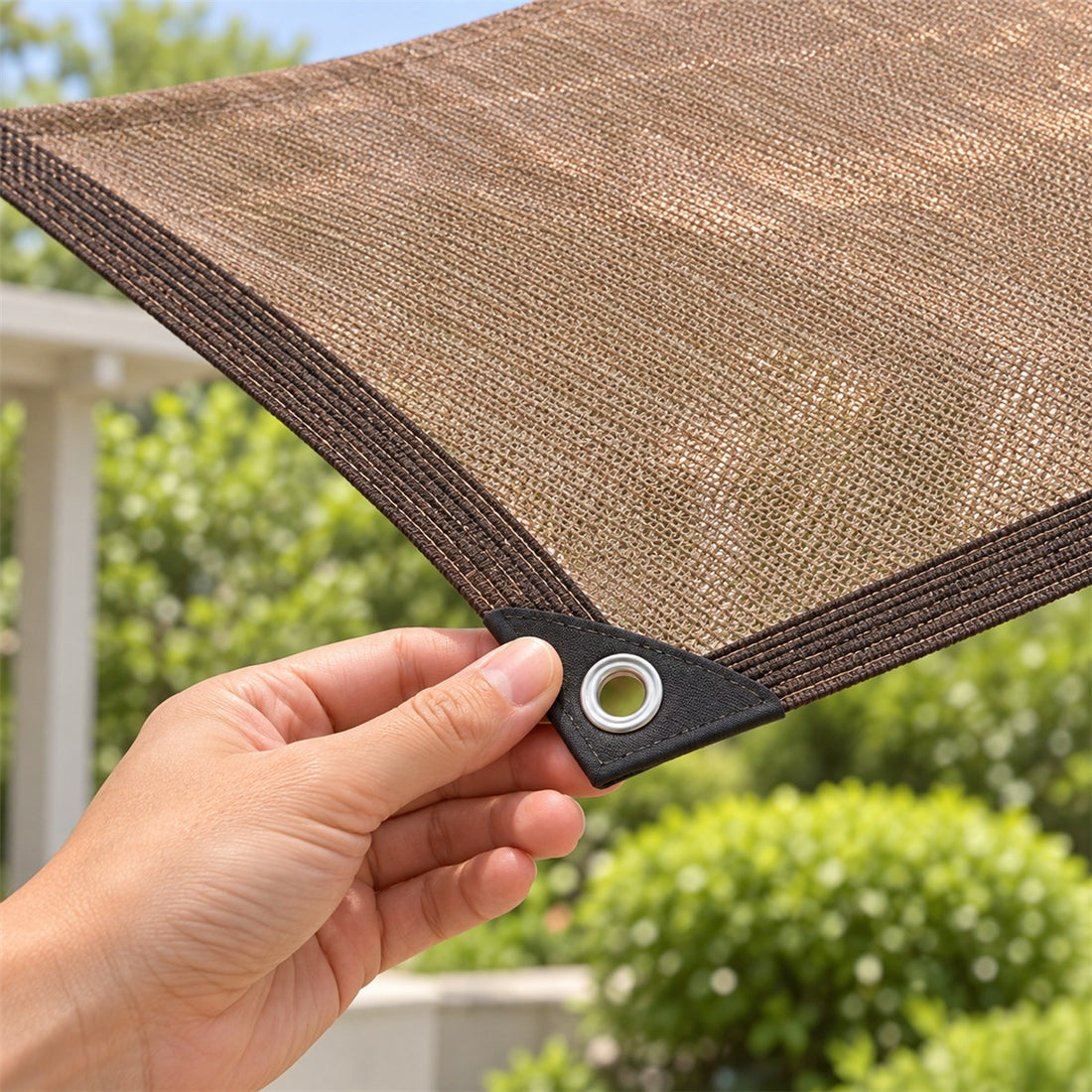 Tela sombrite 75 g/m² para pergolado e horta 1 x 2 m em uso, mostrando o tamanho real