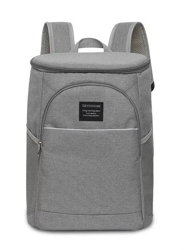 Mochila térmica cooler cinza fechada, vista de frente