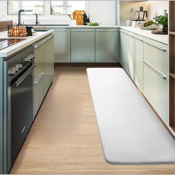 Tapete branco de flanela com base de PVC de 40 por 60 cm na cozinha