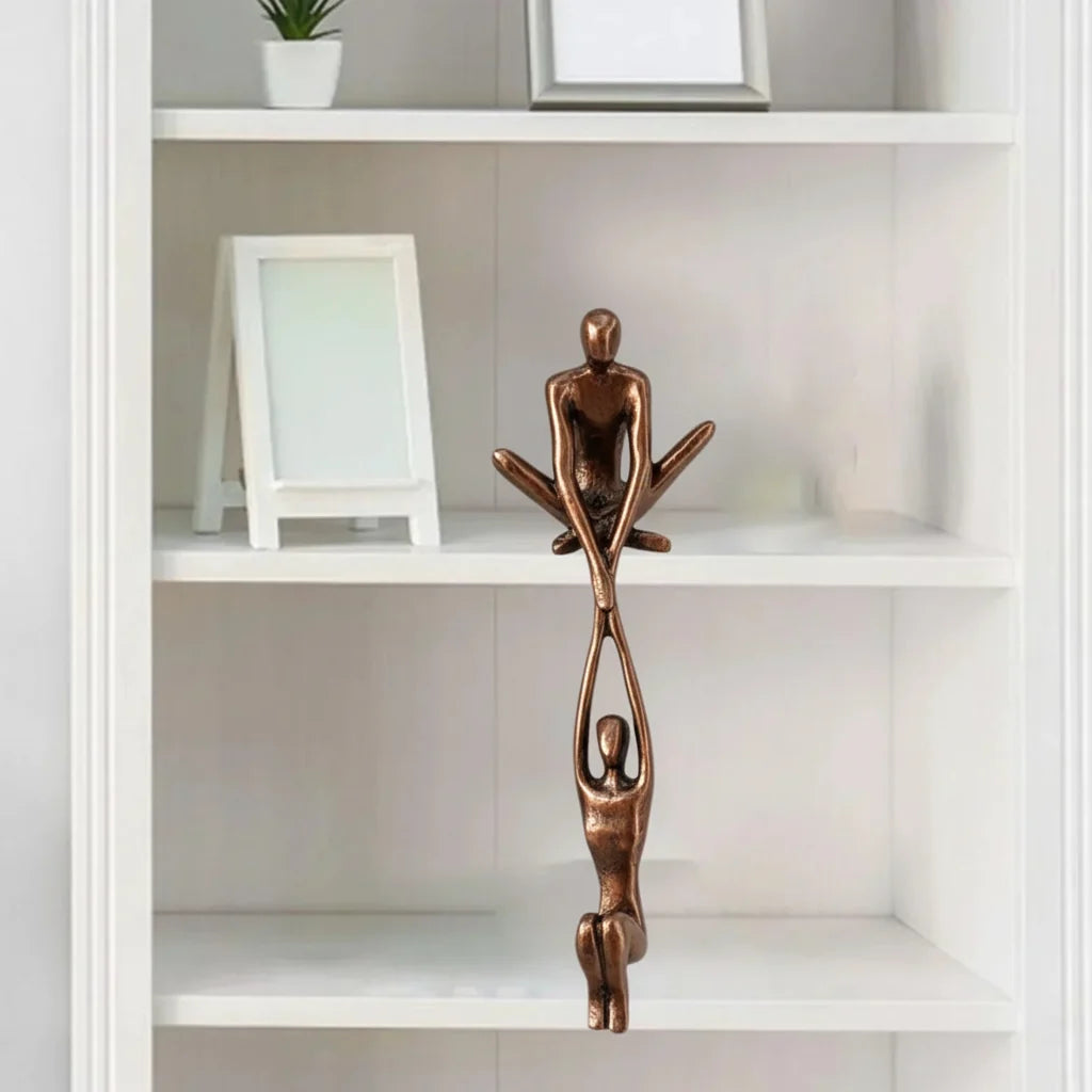 Estatueta decorativa de casal em resina, foto 3 da galeria