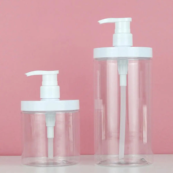 Dispenser de sabonete líquido transparente de 500 ml com bomba branca, sobre a bancada