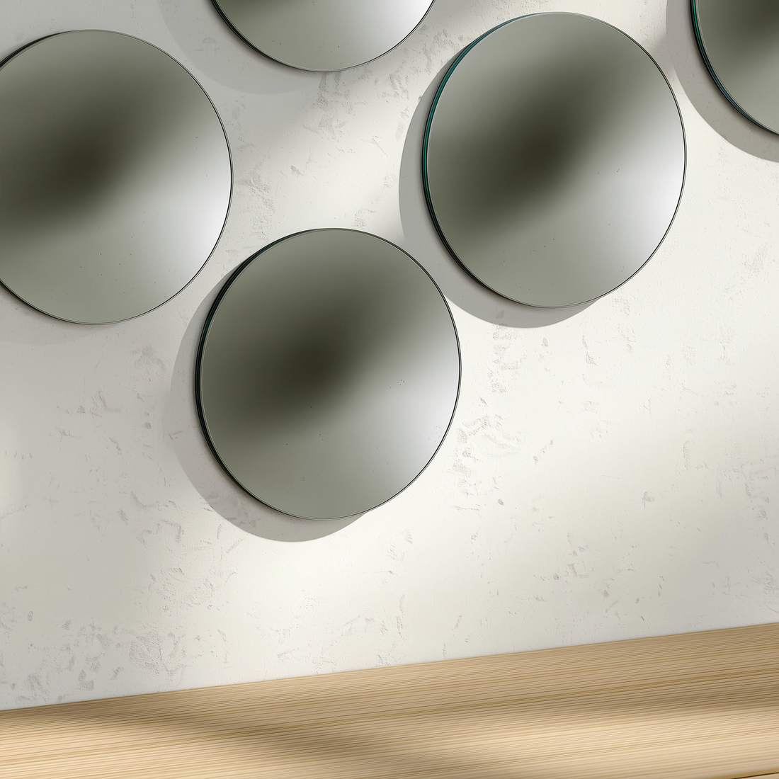 Kit de 10 espelhos decorativos redondos em composição na parede do hall de entrada — foto de ambiente 3