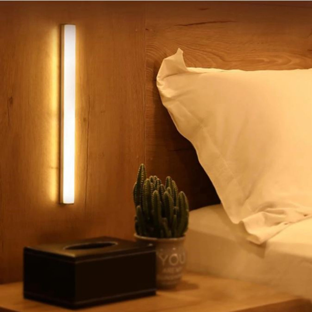 Arandela LED com sensor de presença e moldura de madeira, foto 2 da galeria