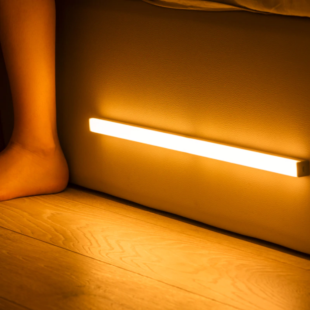 Arandela LED com sensor de presença e moldura de madeira, foto 4 da galeria
